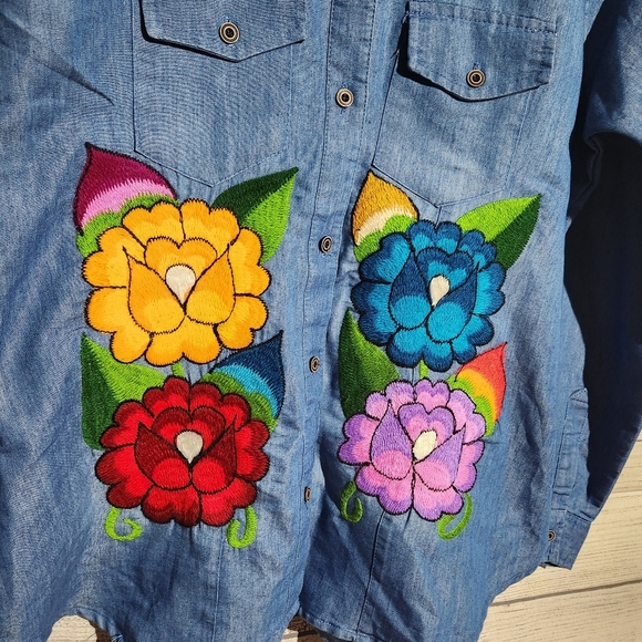 Embroidered Denim Jacket with Floral Design, Size L - Picture 3 of 9